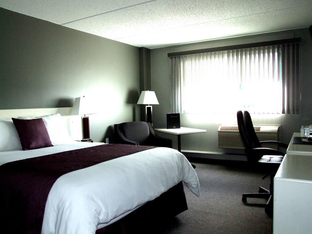 Lakeland Inn Hotel Cold Lake Extérieur photo