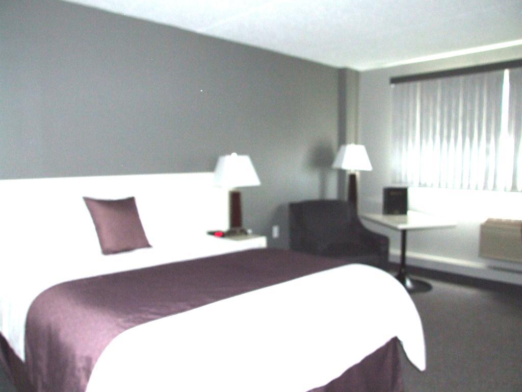 Lakeland Inn Hotel Cold Lake Extérieur photo