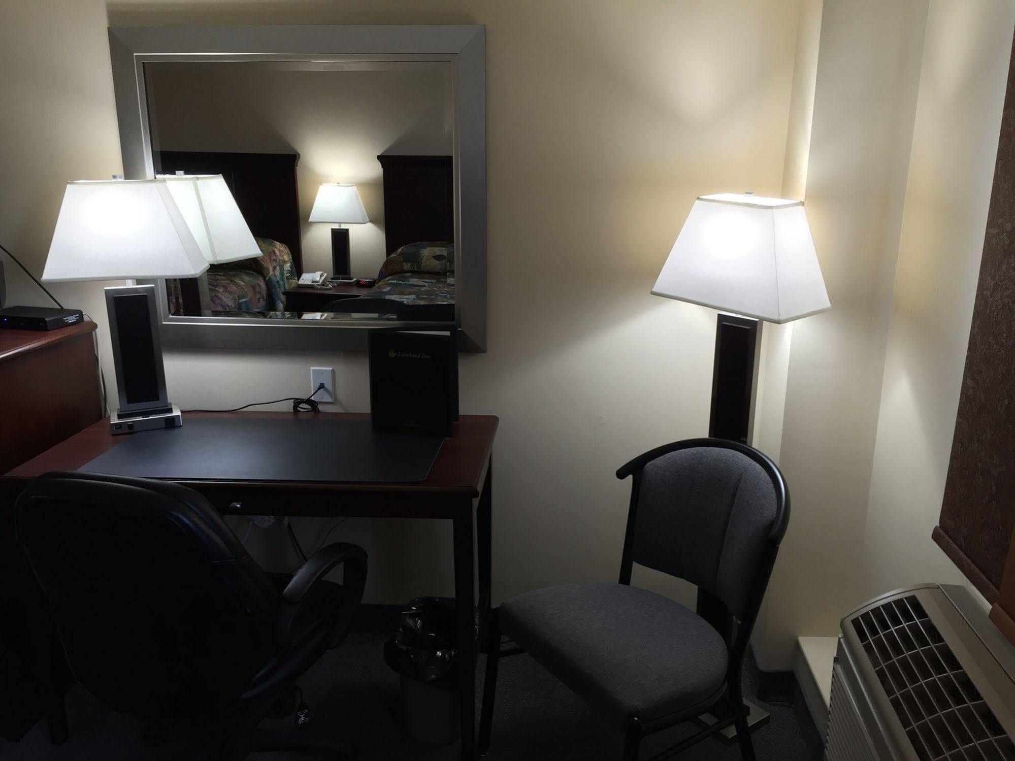 Lakeland Inn Hotel Cold Lake Extérieur photo