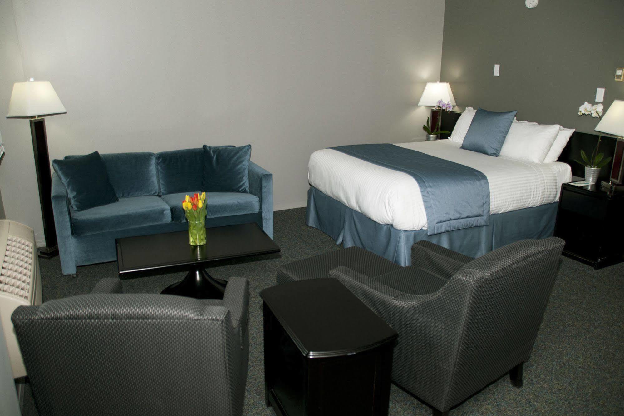 Lakeland Inn Hotel Cold Lake Extérieur photo
