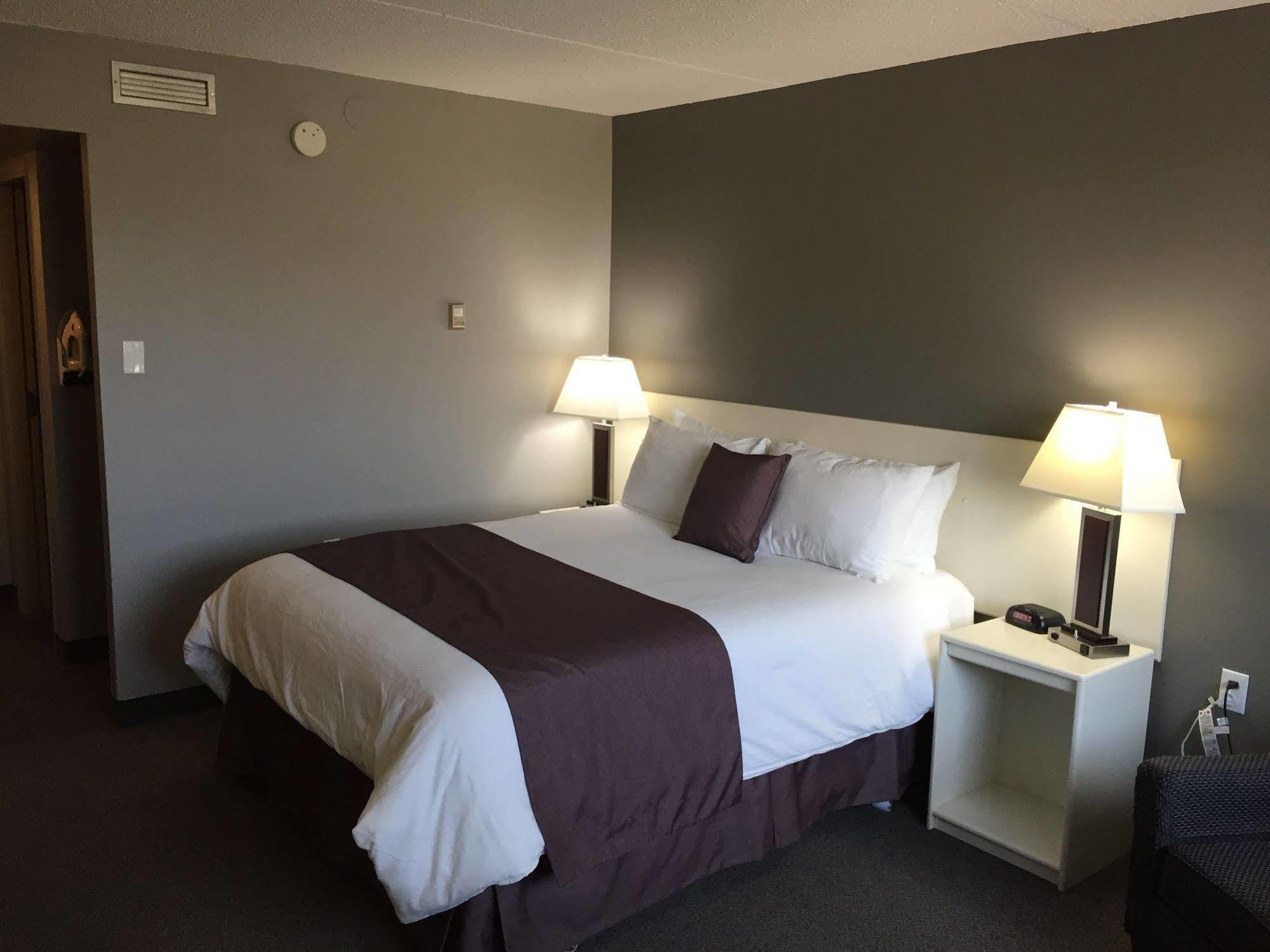Lakeland Inn Hotel Cold Lake Extérieur photo
