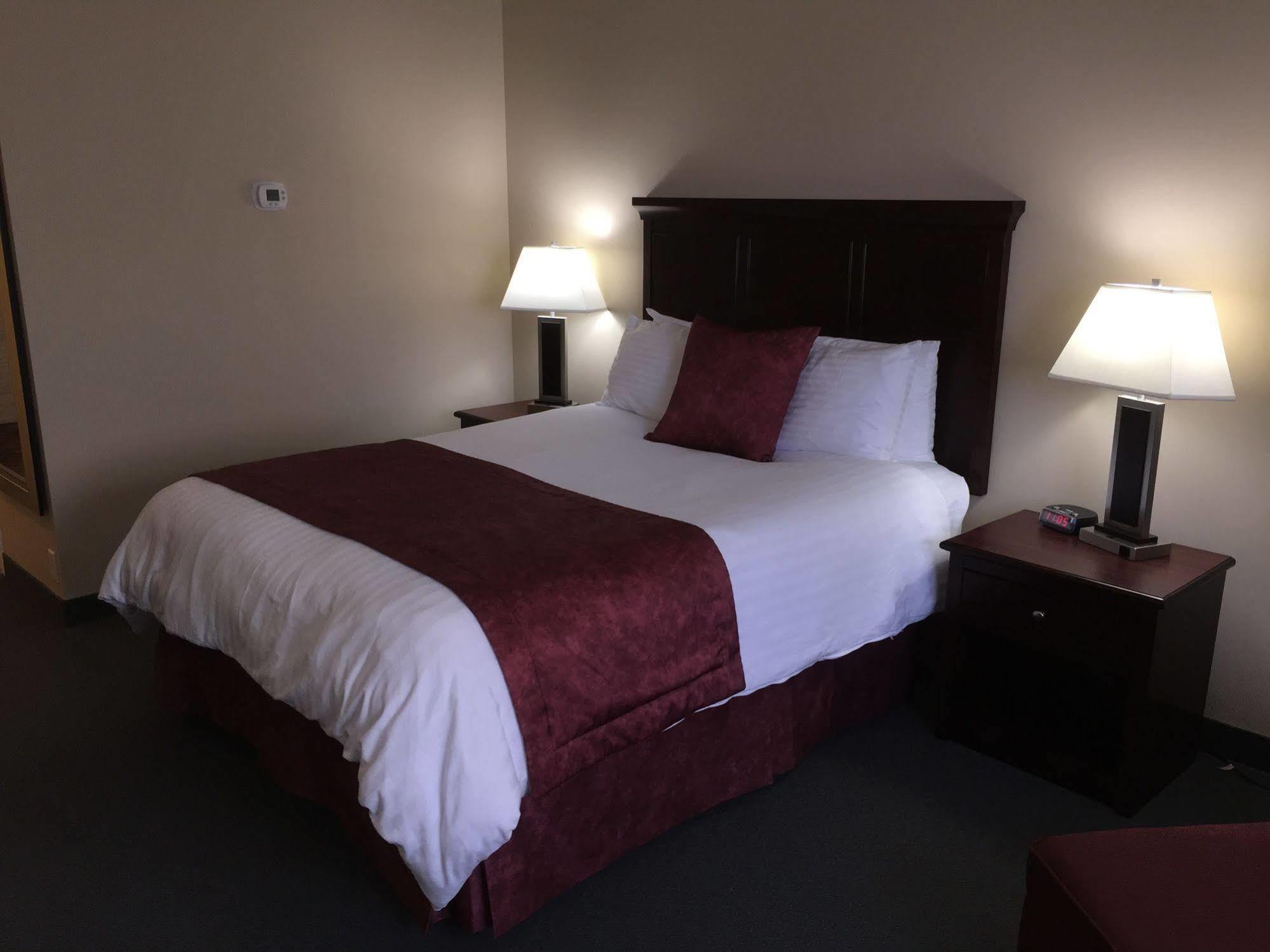 Lakeland Inn Hotel Cold Lake Extérieur photo
